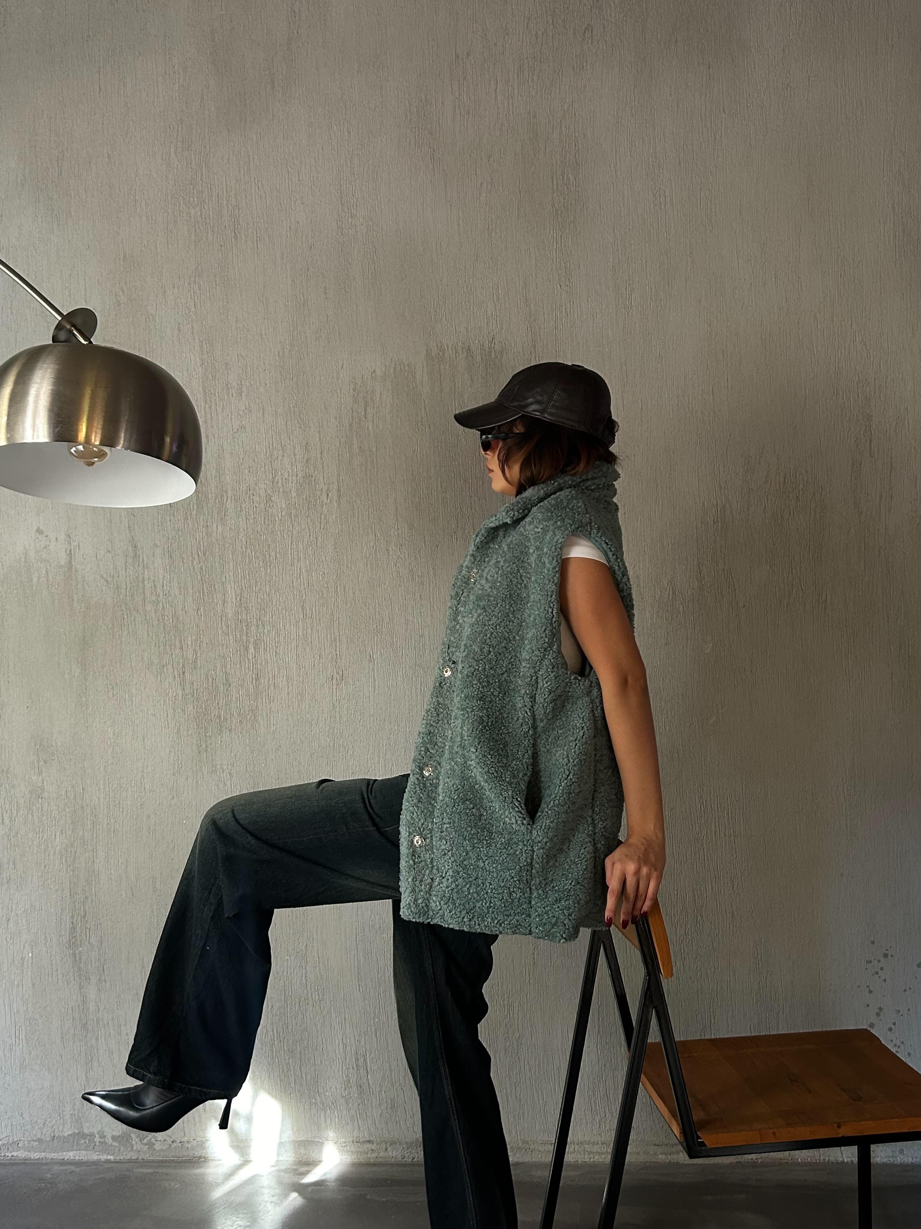 Kadın Mint Yeşili Gizli Çıtçıt Detaylı Astarlı Peluş Yelek 28267