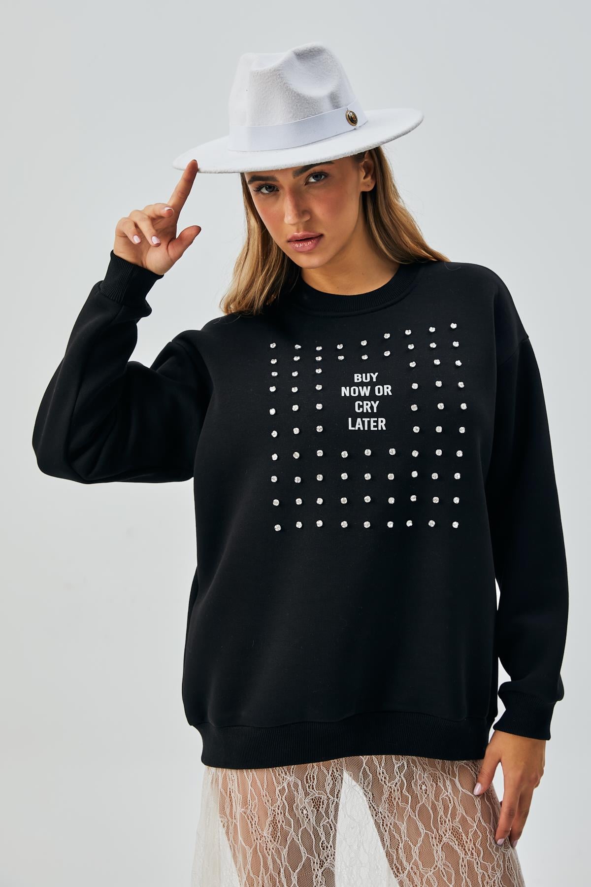 Kadın Siyah 3 İplik Şardonlu Taş İşlemeli Bol Kesim Sweatshirt 28052