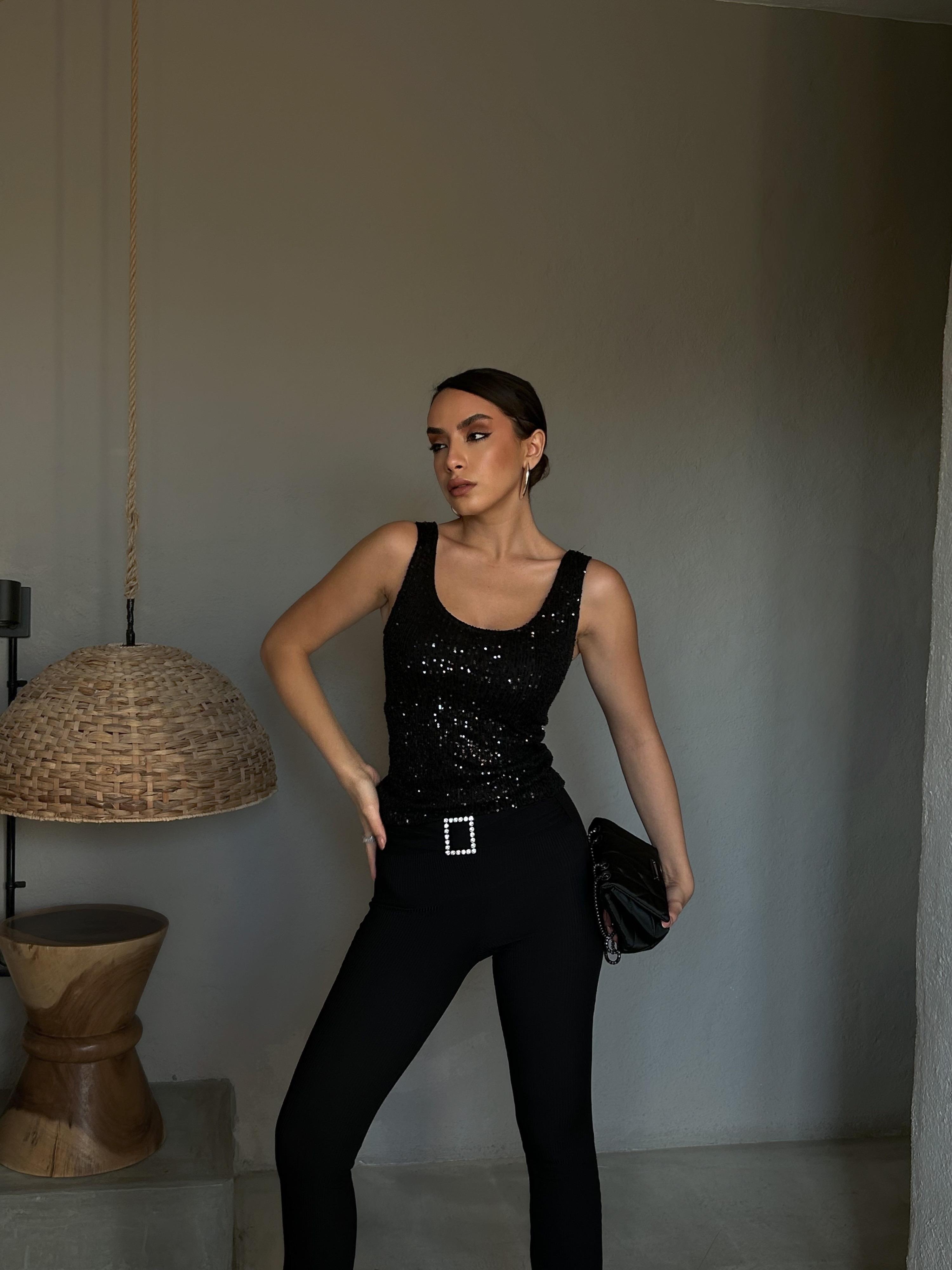 Kadın Siyah Askılı Astarlı Havuz Yaka Pul Payet Bluz 28369
