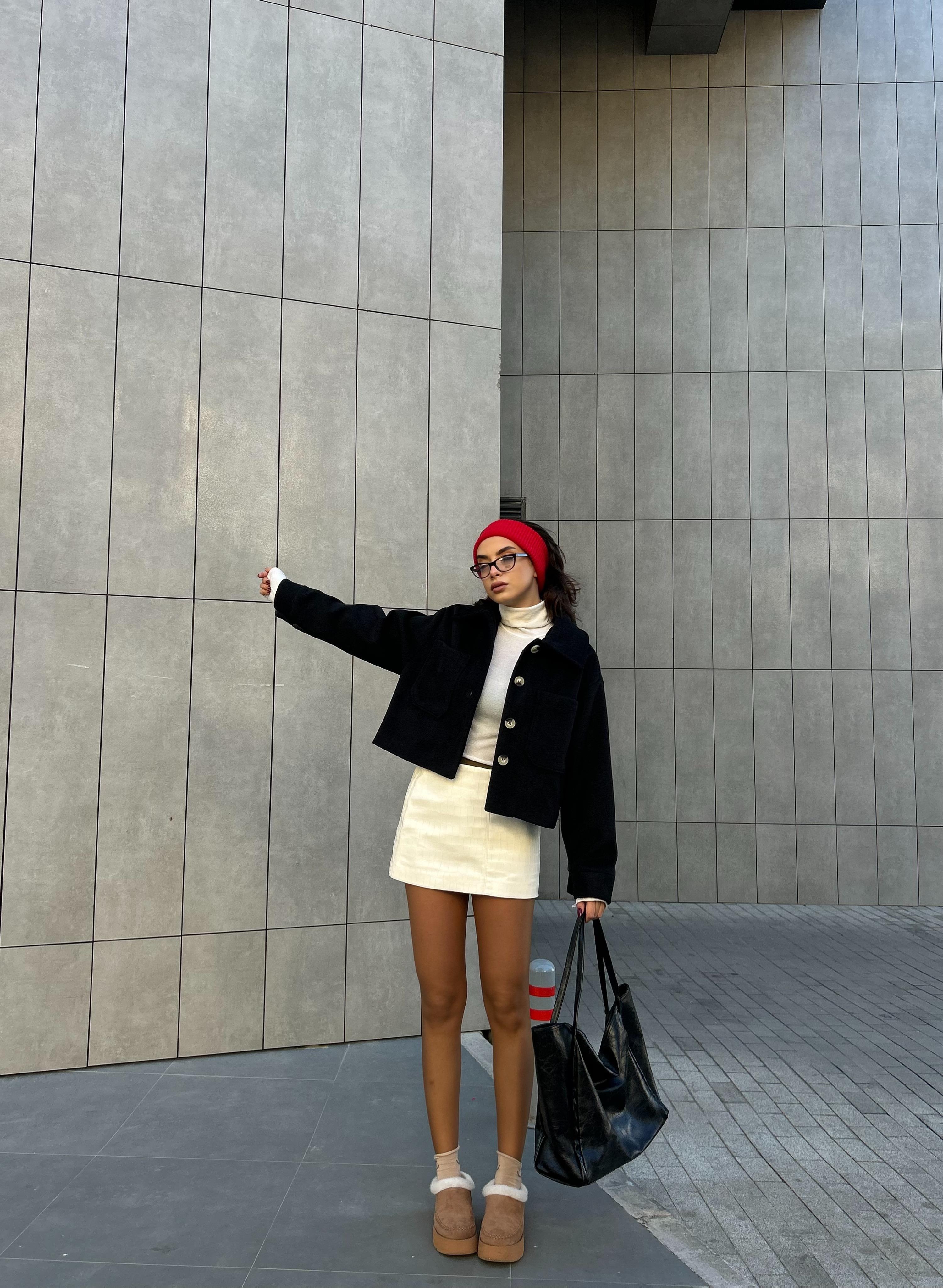 Kadın Siyah Astarlı Kısa Oversize Kaşe Kaban 28304