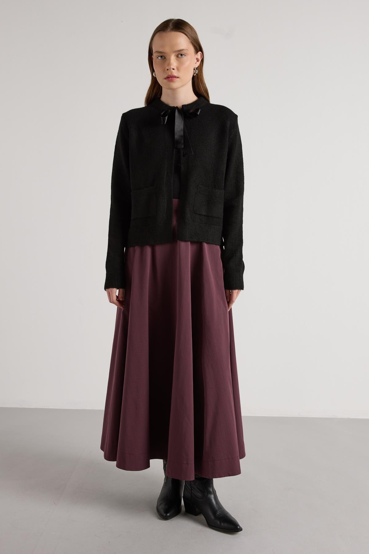 Kadın Siyah Kurdela Detaylı Kısa Tasarım Hırka 30034