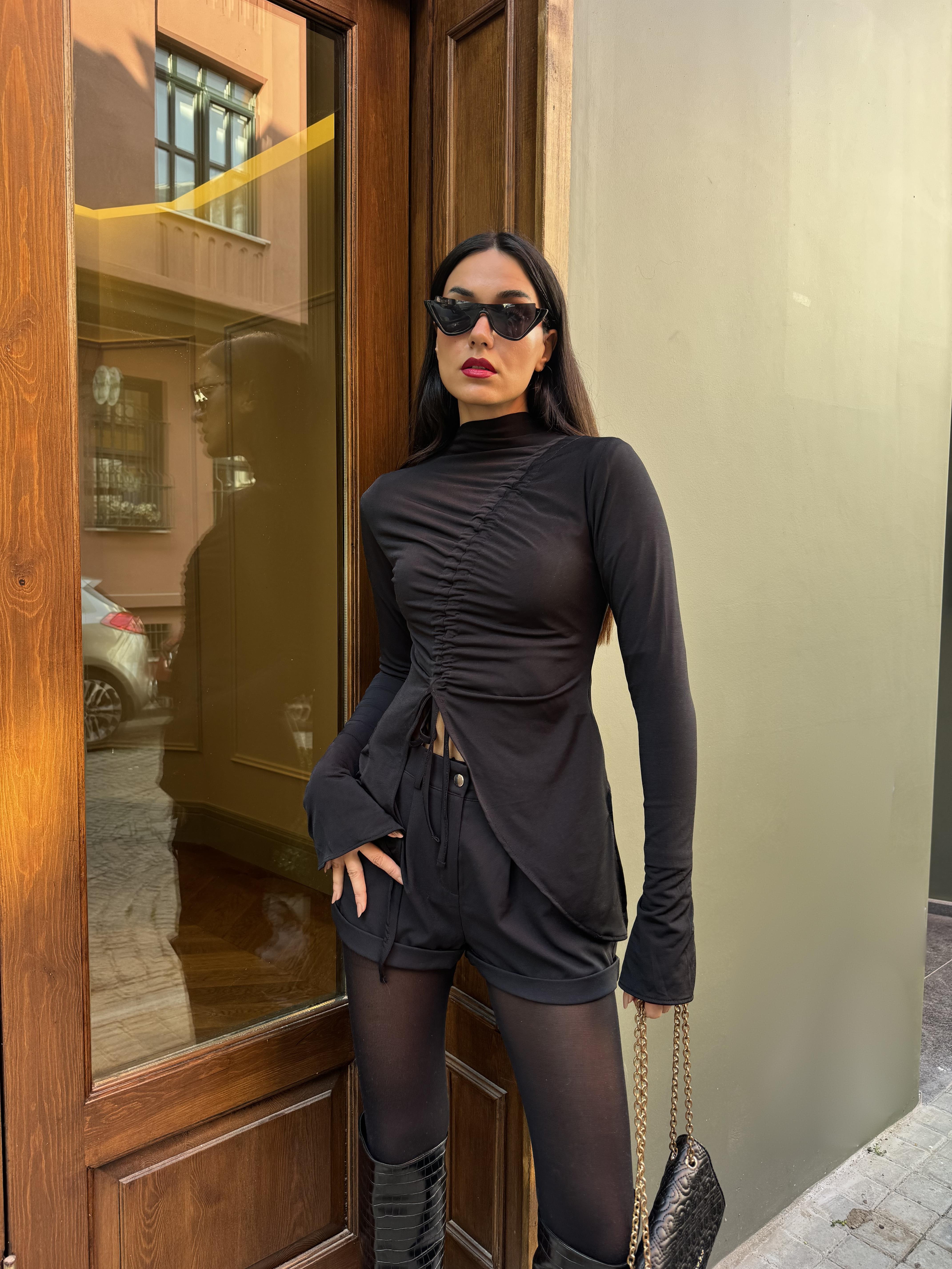 Kadın Siyah Önden Büzgülü Dar Kesim Body 28284