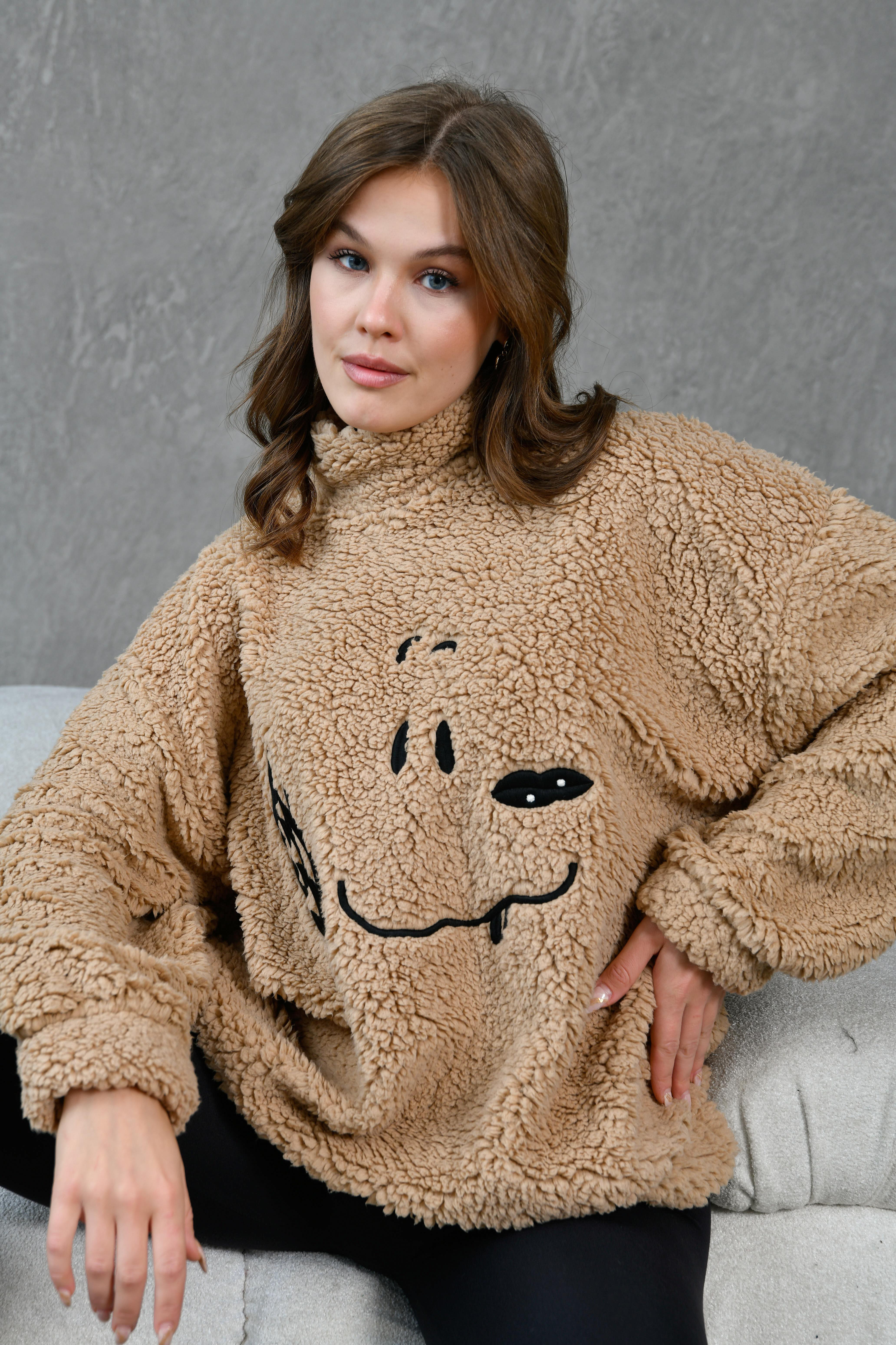 Kadın Vizon Yarım Balıkçı Oversize Nakışlı Pelüş Sweatshirt 28328