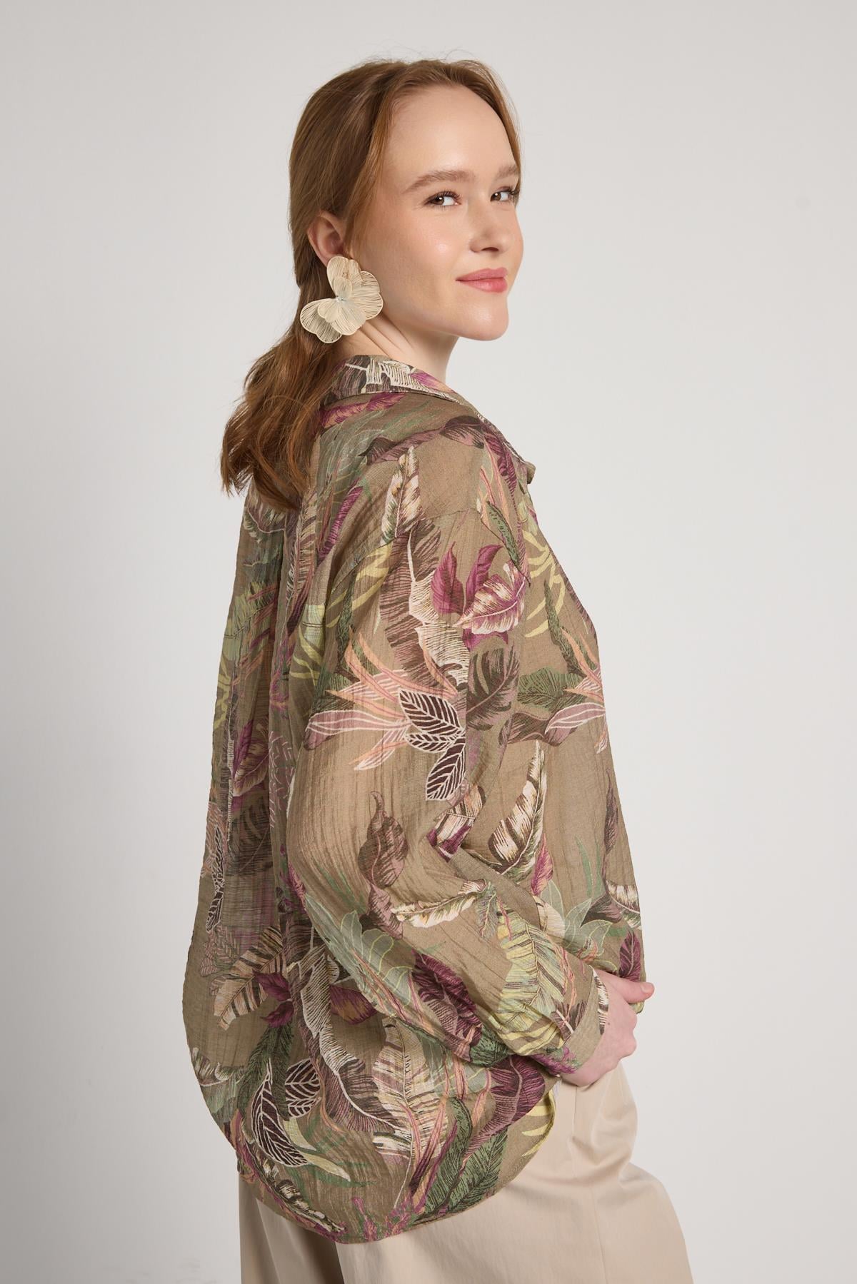 Oversize V yaka Çiçek Desenli Haki Kadın Gömlek 31048