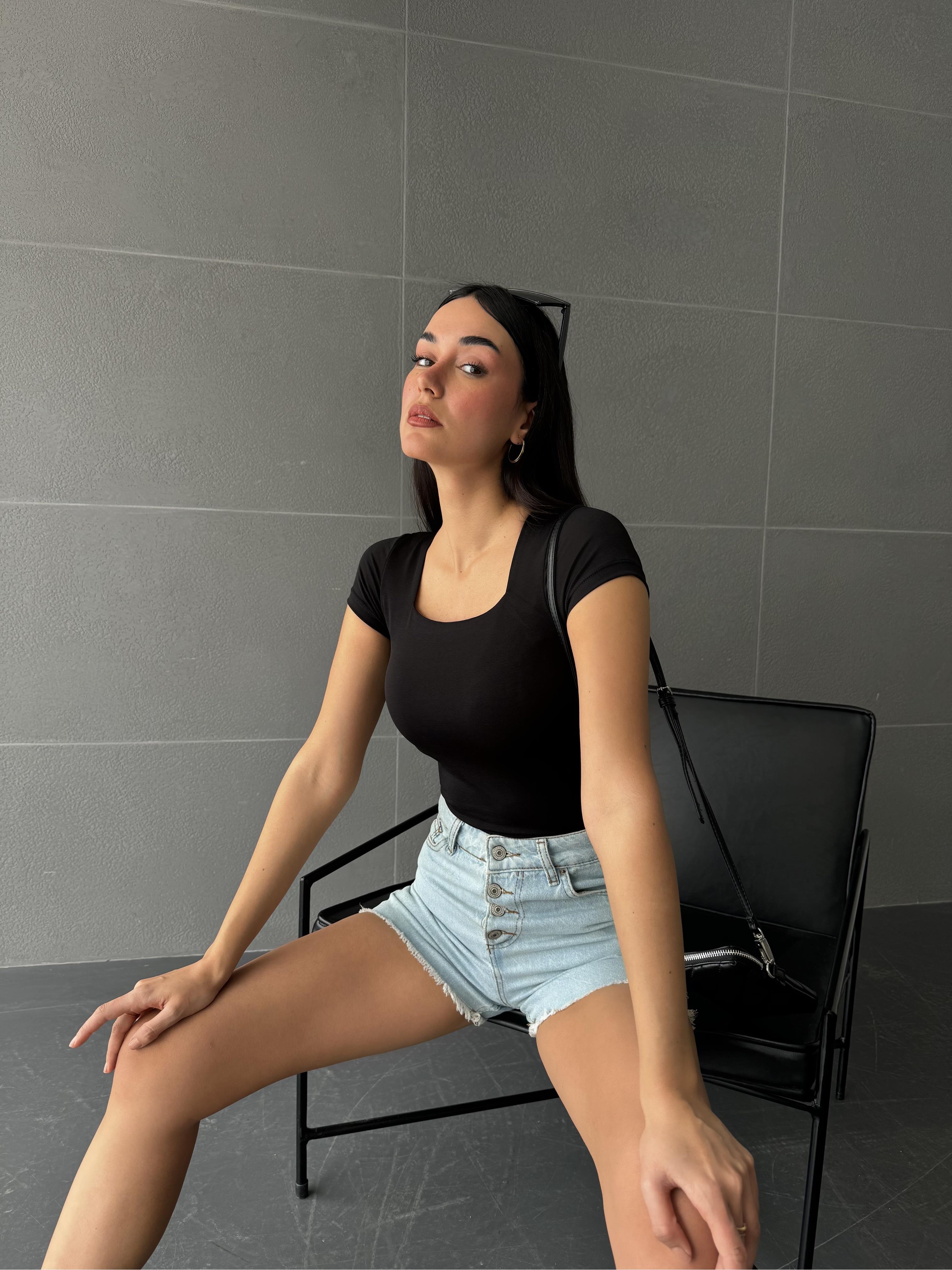 Siyah Kare Yaka Kısa Kollu Slimfit Basic Body 27174