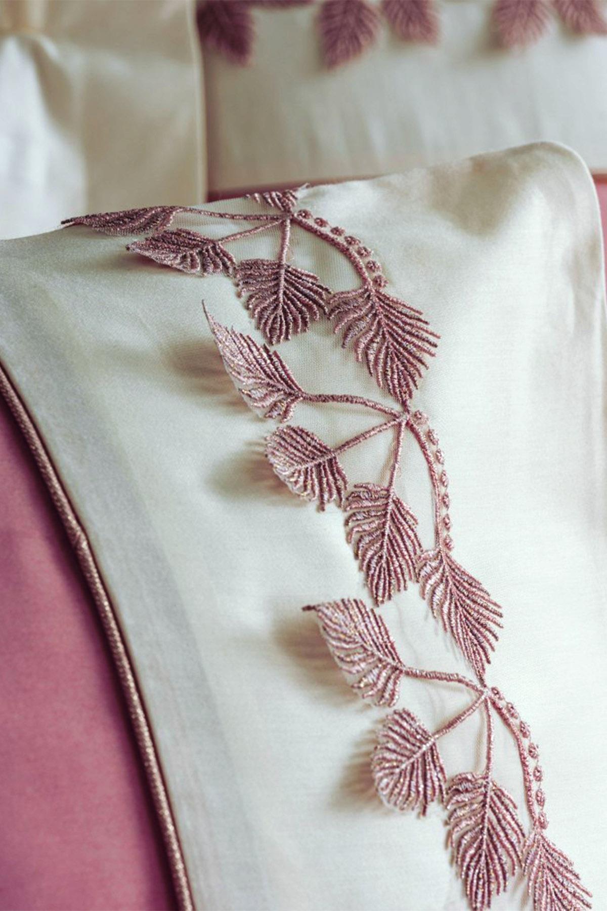 Nakışlı Saten Çift Kişilik Nevresim Takımı Niobe Pembe