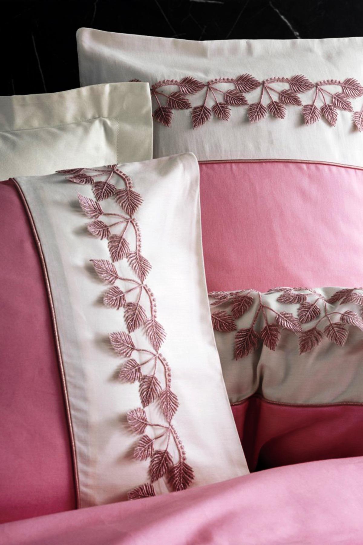 Nakışlı Saten Çift Kişilik Nevresim Takımı Niobe Pembe