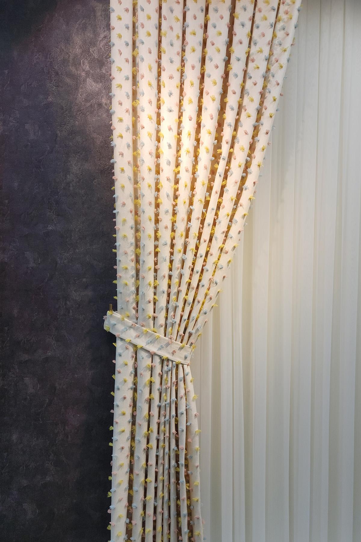 Pastel Püsküllü Fon Perde Krem Renk - Modern ve Neşeli Tasarım