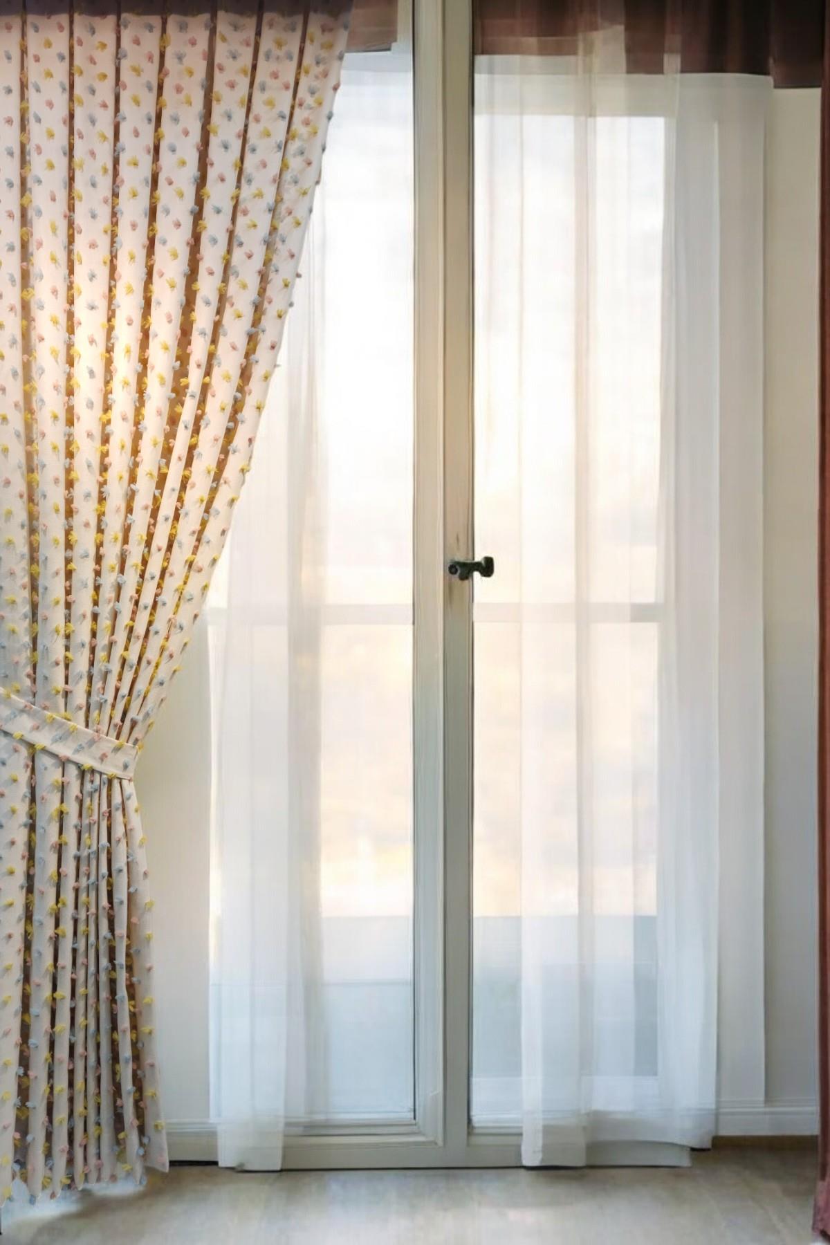 Pastel Püsküllü Fon Perde Krem Renk - Modern ve Neşeli Tasarım