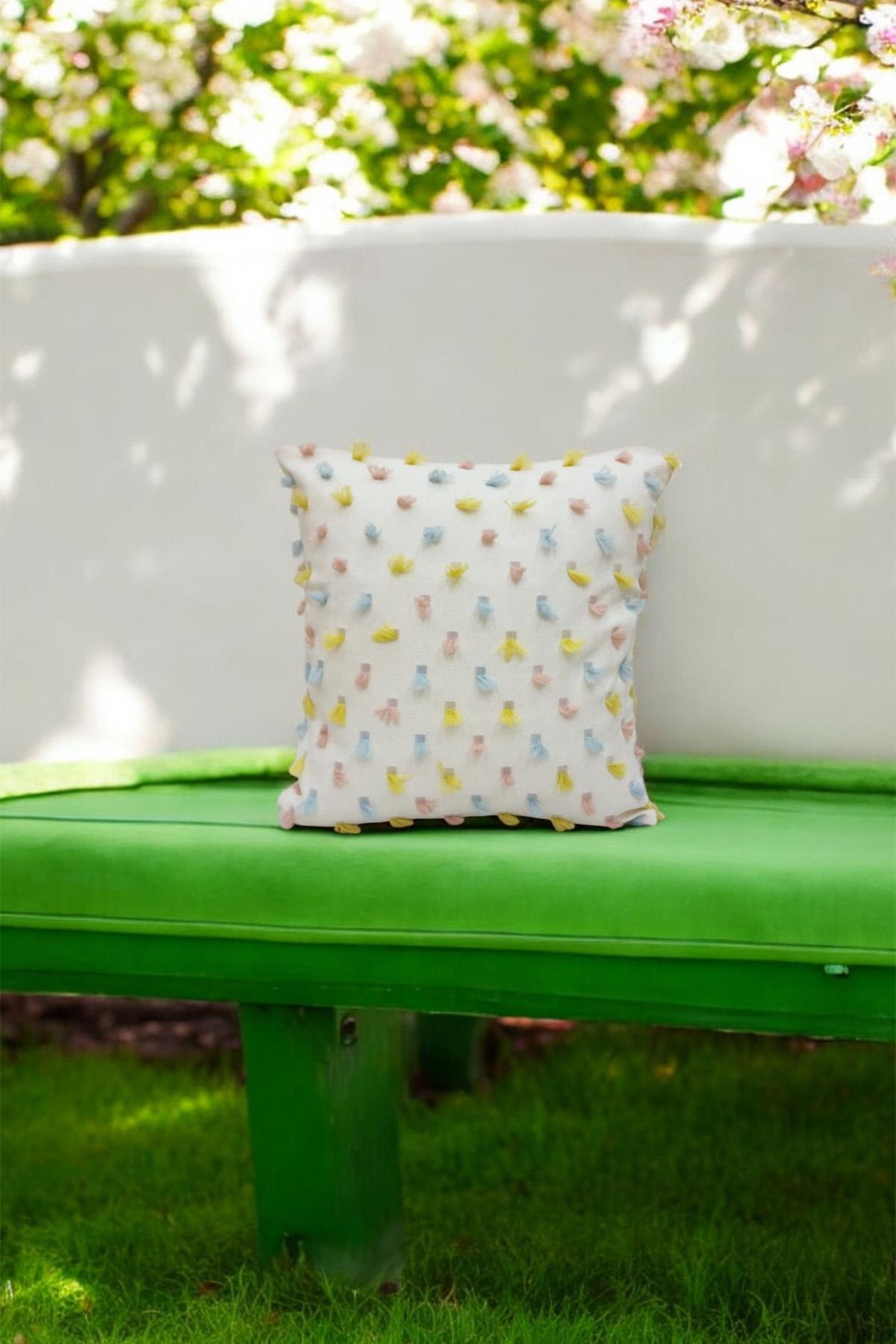 Pastel Püsküllü Kırlent Kılıfı Krem Renk -43x43cm - Modern ve Neşeli Tasarım