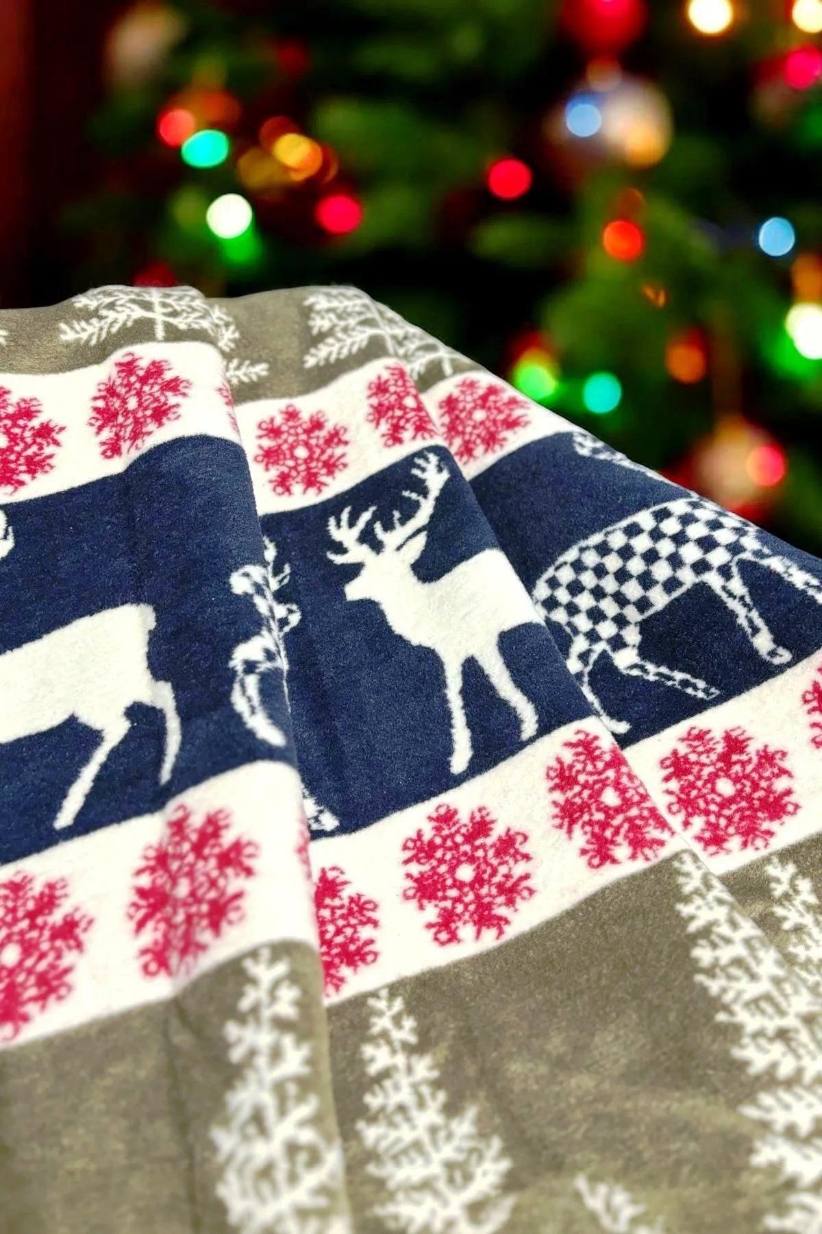 Wintertale Yılbaşı Desenli Kırmızı Kaşındırmayan Pamuklu TV Battaniyesi - 130x170 cm