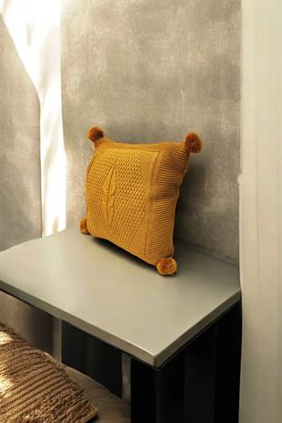 Örgü Desenli Ponponlu Kırlent Kılıfı Hardal Renk 43x43cm