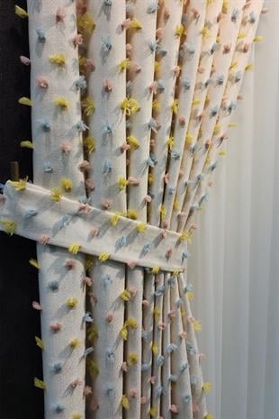 Pastel Püsküllü Fon Perde Krem Renk - Modern ve Neşeli Tasarım