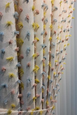 Pastel Püsküllü Fon Perde Krem Renk - Modern ve Neşeli Tasarım