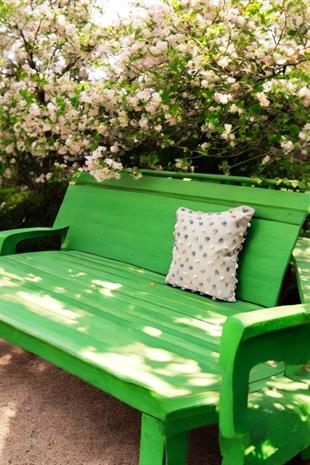 Pastel Püsküllü Kırlent Kılıfı Bej Renk -43x43cm - Modern ve Neşeli Tasarım