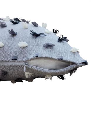 Pastel Püsküllü Kırlent Kılıfı Gri Renk -43x43cm - Modern ve Neşeli Tasarım