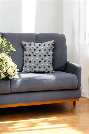 Pastel Püsküllü Kırlent Kılıfı Gri Renk -43x43cm - Modern ve Neşeli Tasarım