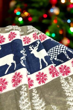 Wintertale Yılbaşı Desenli Kırmızı Kaşındırmayan Pamuklu TV Battaniyesi - 130x170 cm