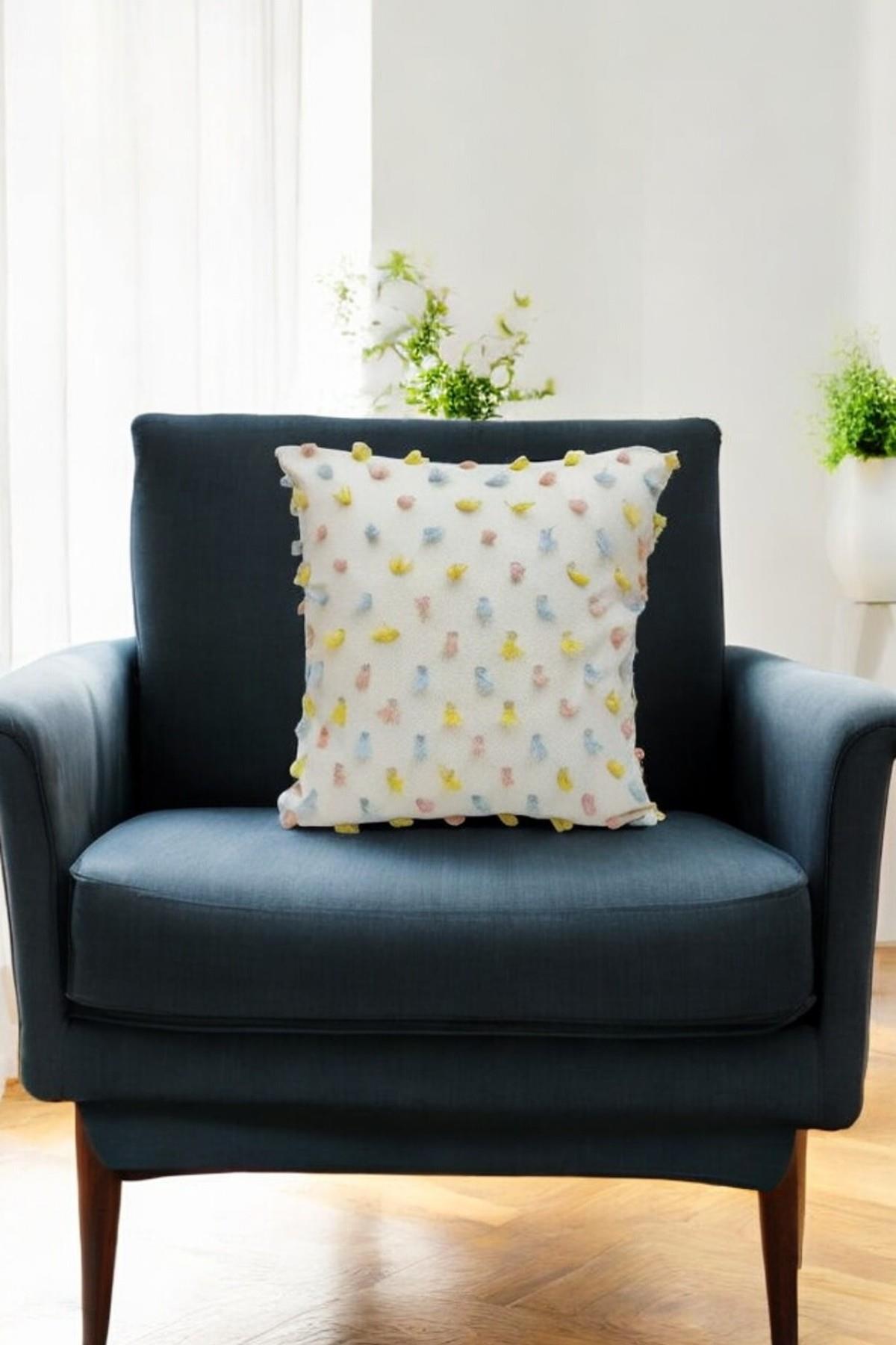 Pastel Püsküllü Kırlent Kılıfı Krem Renk -43x43cm - Modern ve Neşeli Tasarım