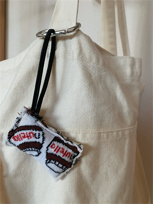NUTELLA DESENLİ LASTİKLİ ÇANTA CHARM'I (KÜÇÜK)