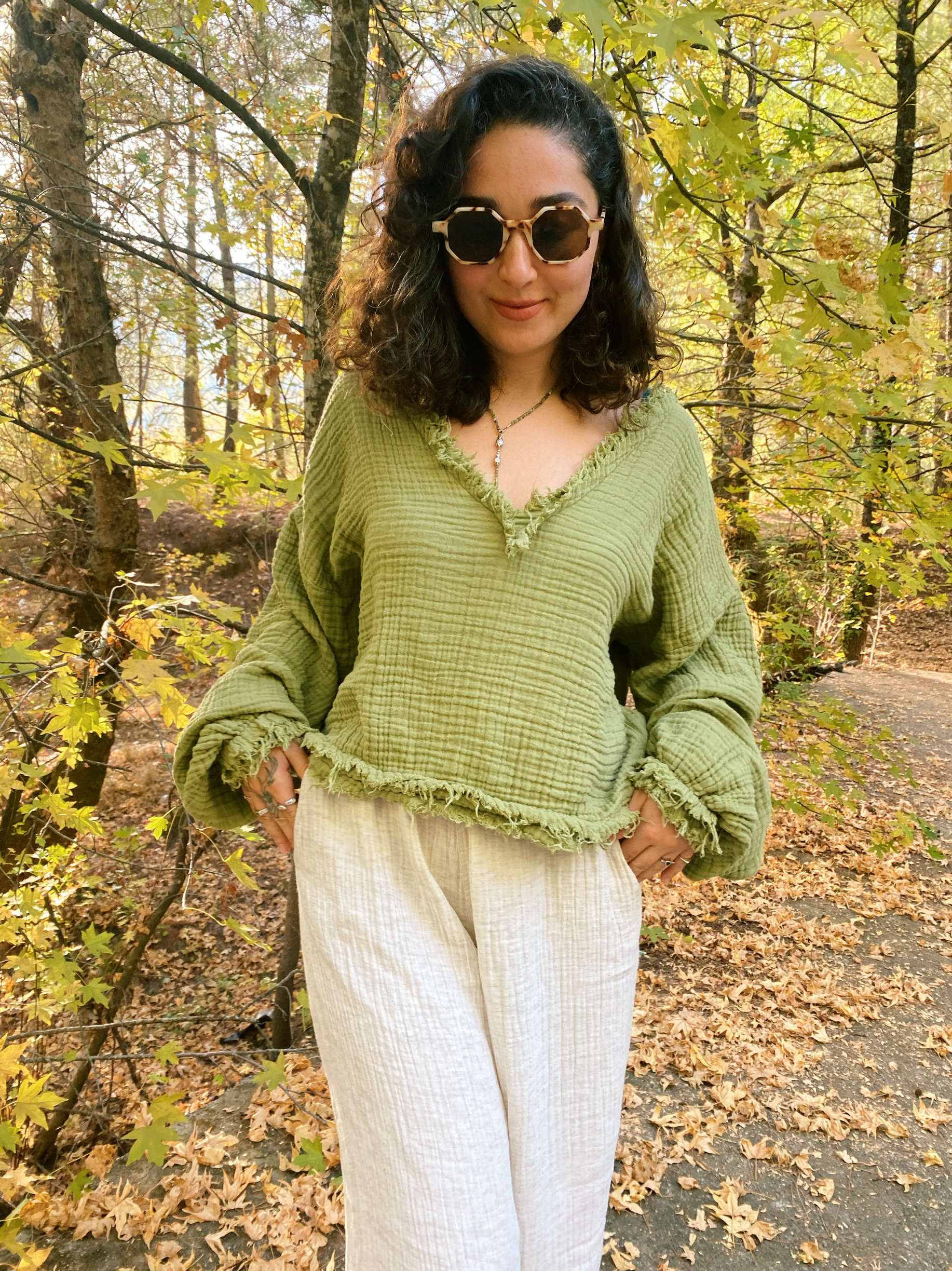 Derin V Yaka Arkası İp Detaylı Sweatshirt