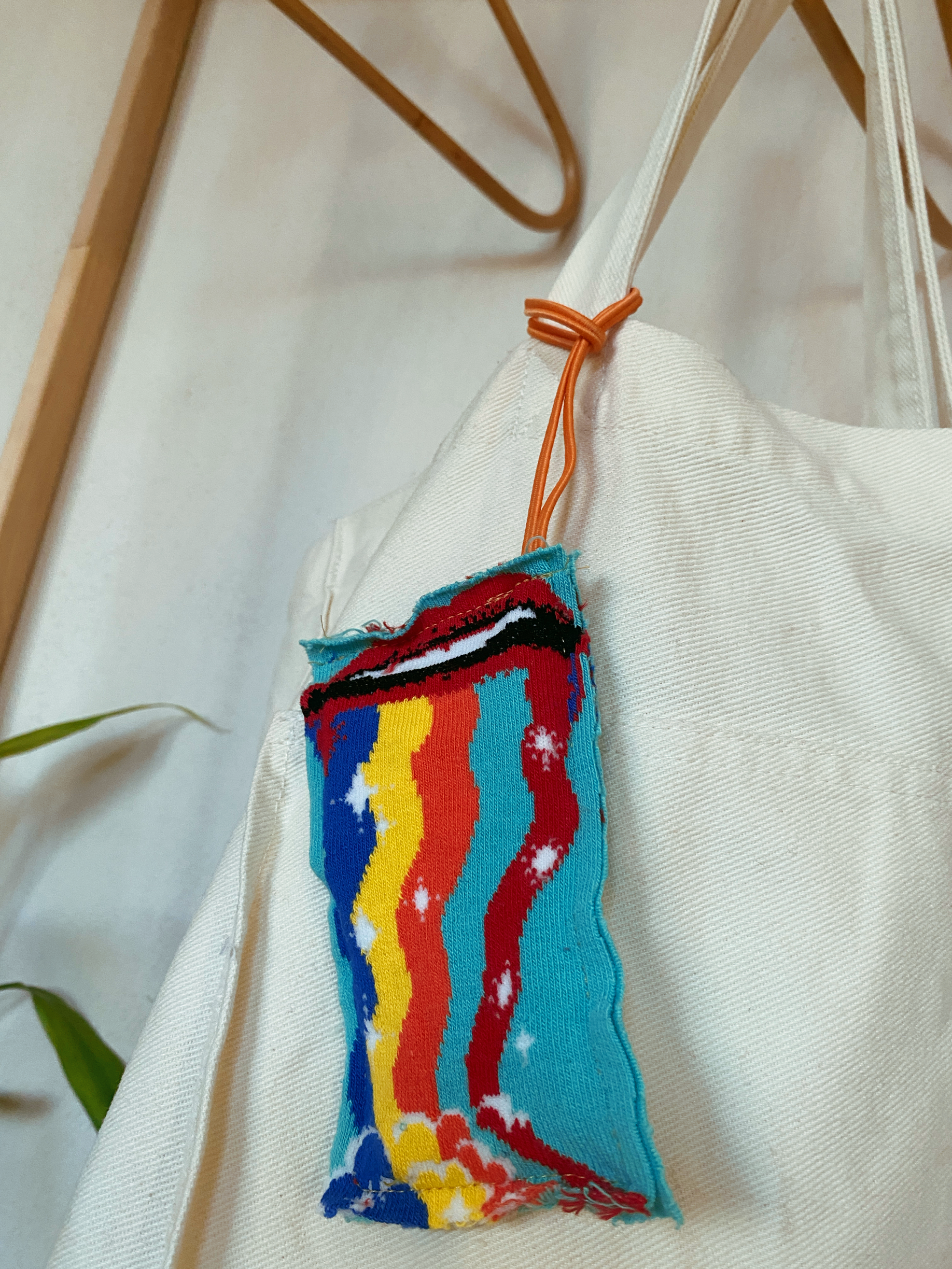 DUDAK VE GÖKKUŞAĞI BASKILI LASTİKLİ ÇANTA CHARM'I