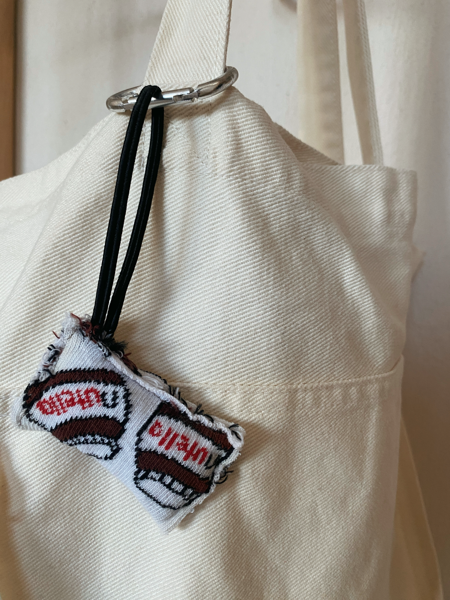 NUTELLA DESENLİ LASTİKLİ ÇANTA CHARM'I (KÜÇÜK)