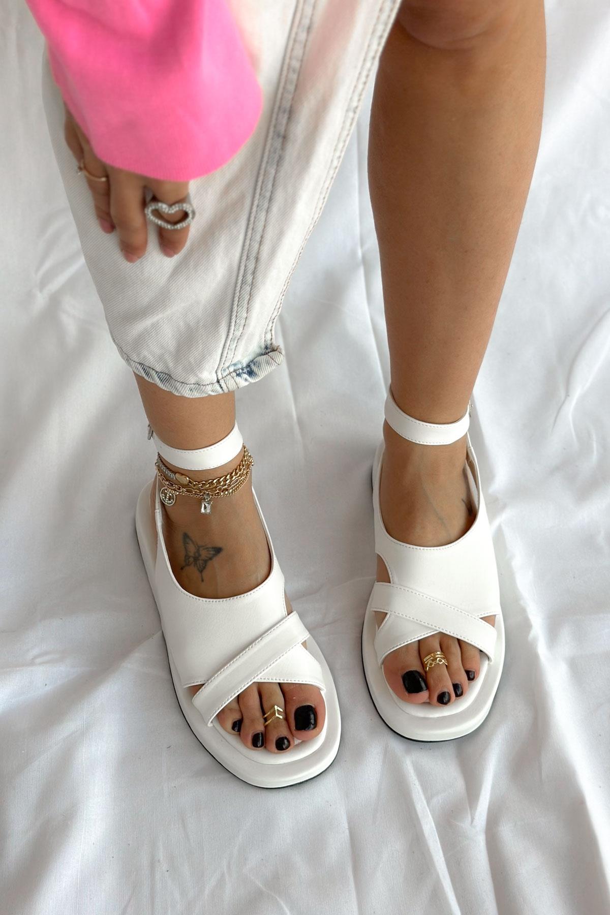 Sonia Beyaz Kadın Sandalet