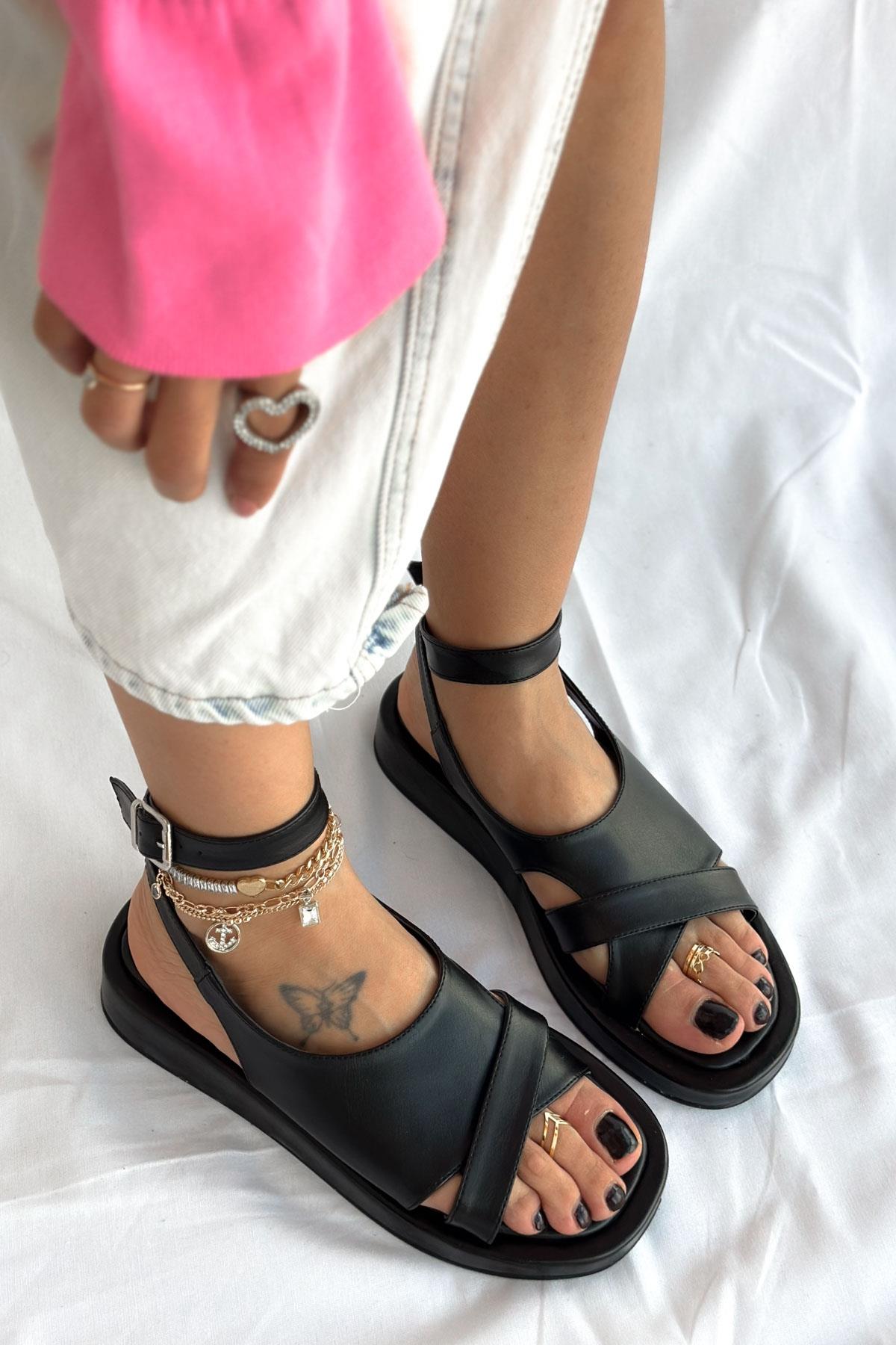 Sonia Siyah Kadın Sandalet