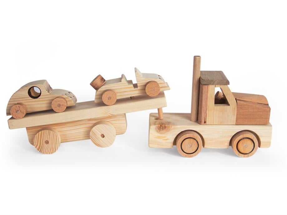 Araba Taşıyan Tır