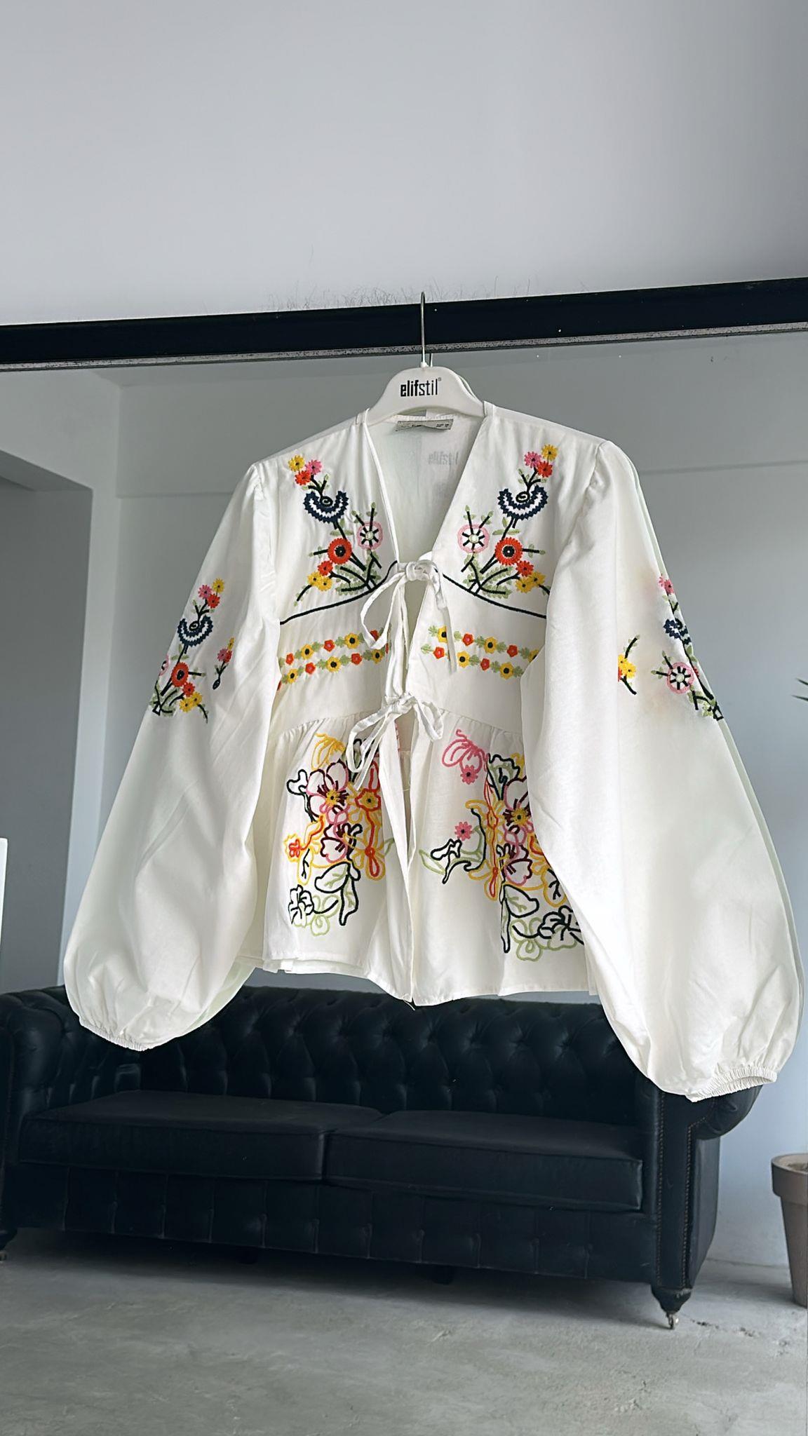 Bağlamalı Nakışlı Bluz Ekru 