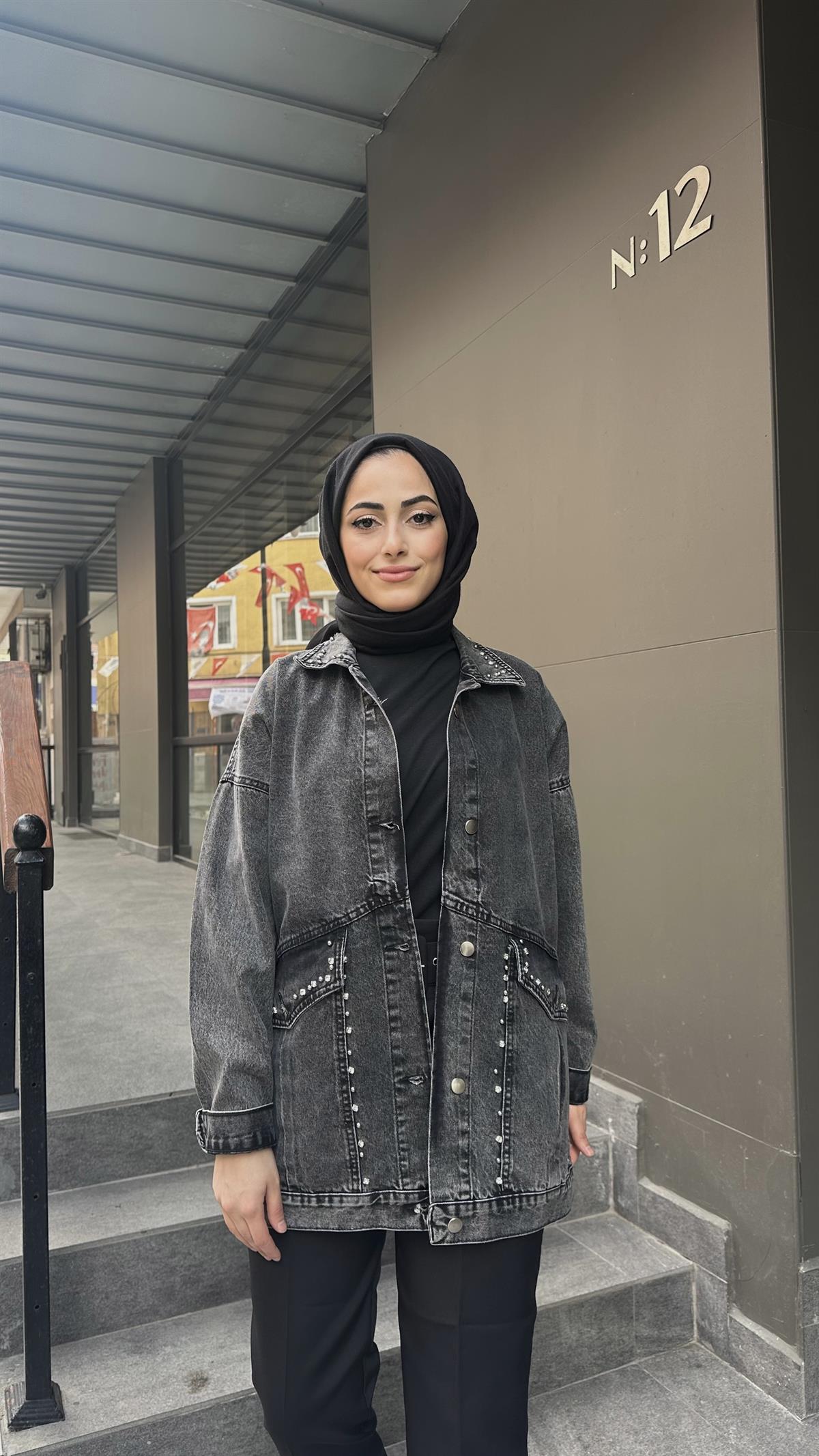 Yakası Taşlı Kot Ceket Füme