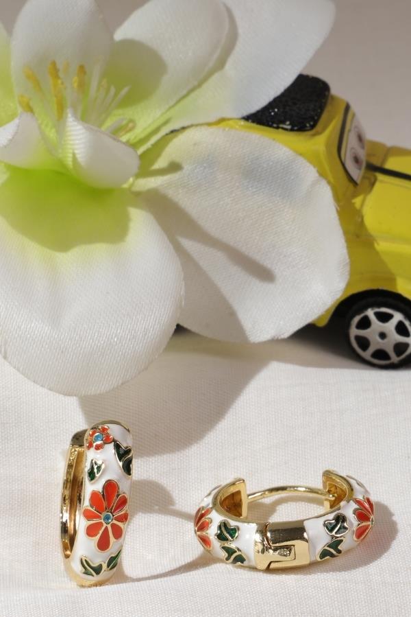 Beyaz Mineli Halka Küpe