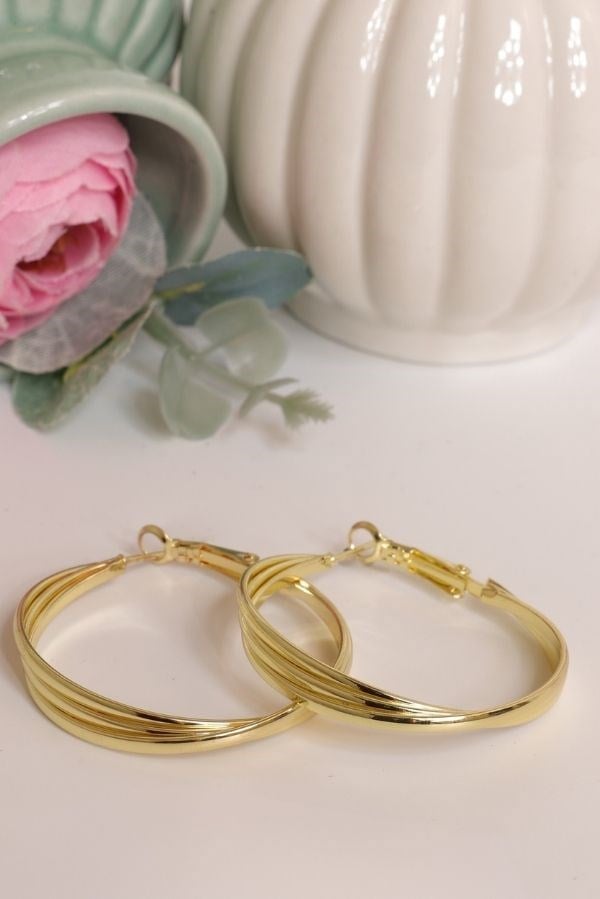 Gold Renk Kıvrımlı Trend Seri Halka küpe