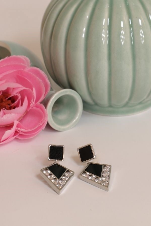 Gümüş Şeritli Siyah Küpe