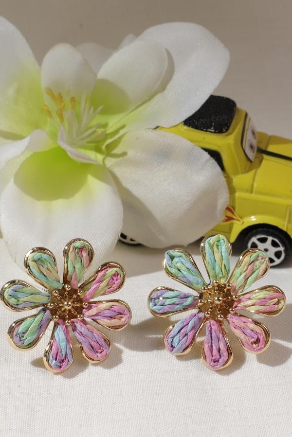 renkli çiçekli hasır küpe