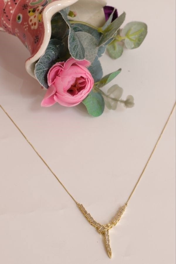 Trend Seri Gold Renk Taşlı Yılan Model Kolye