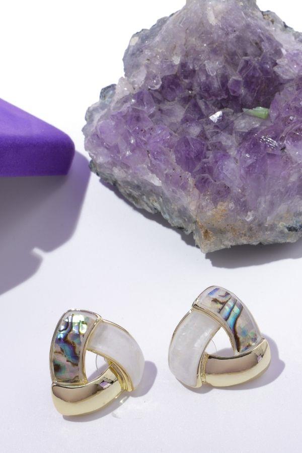  Boucles d'oreilles triangulaires en nacre et détails dorés, créées sur mesure