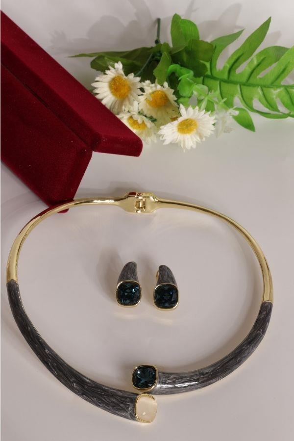 Maßgefertigtes Set aus anthrazitfarbenen, cremefarbenen und marineblauen Swarovski-Steinen