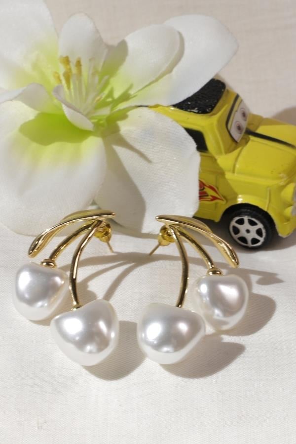 Trend Series White Pearl Cherry Model Earrings