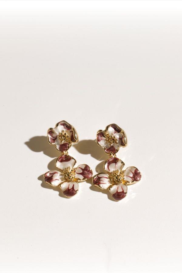 Ohrringe mit burgunderfarbenen Golddetails und Blumen