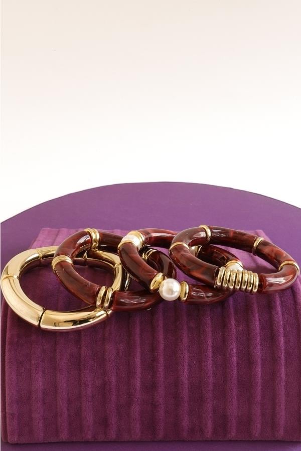 4-teiliges Armbandset aus Acryl mit burgunderroten und goldenen Perlenverzierungen