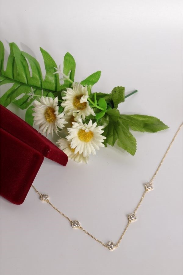 Gold Renk Çiçek Model Taşlı Minimal Kolye