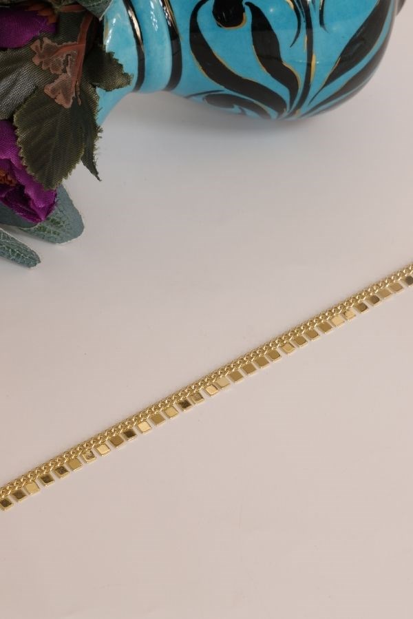 Gold Renk Kare Detaylı Trend Seri Bileklik