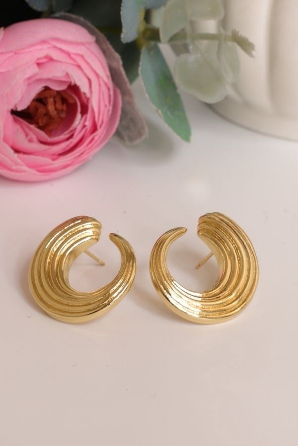 Gold Renk Trend Seri Dalga Model Küpe 