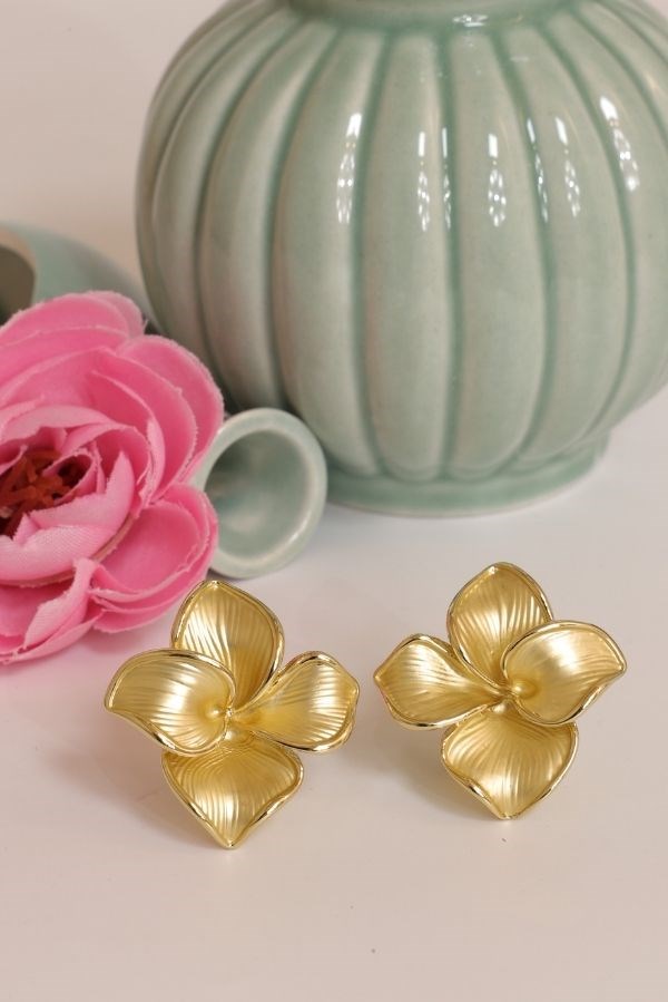 Gold Renk Yaprak Model Tasarım Küpe