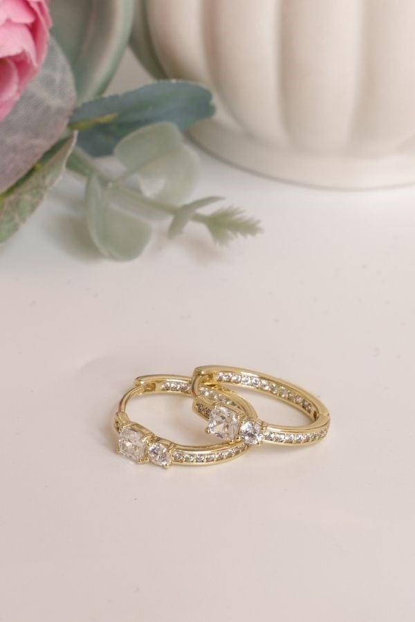 Gold Renk Yuvarlak Model Taş Detaylı Trend Seri Küpe