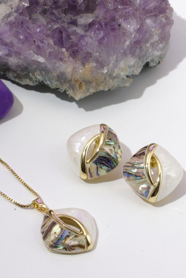  Ensemble de bijoux en or et nacre