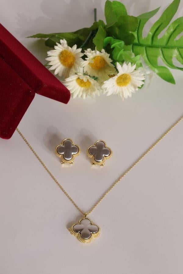  Maßgefertigtes Kleeblatt-Modellset mit silbernen Details