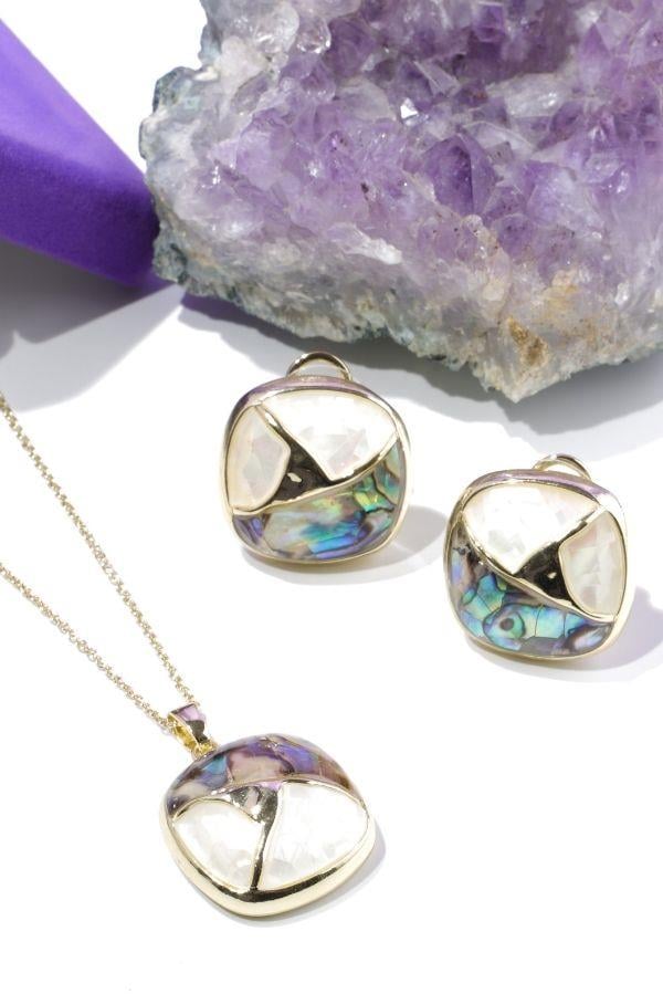 Goldschmuckset im quadratischen Modell